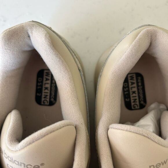 New Balance Walking Shoe WW577Hv1, Bone
Hook & Loop, size 10.5, NWT Display - Picture 7 of 14